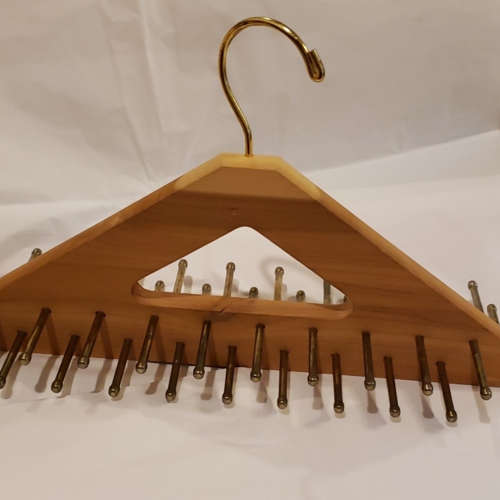 Tie hanger holds 40 ties